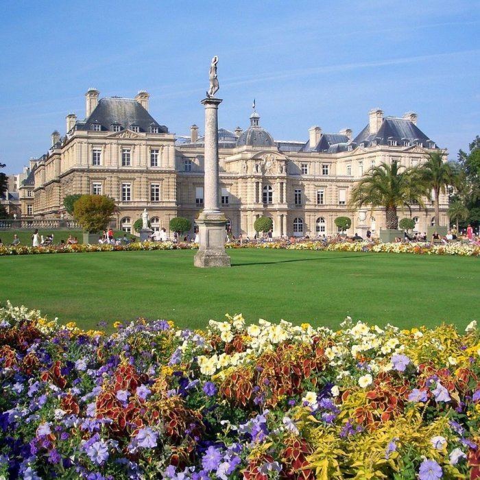 luxembourg garden with the senate in the background and flowers in the foreground