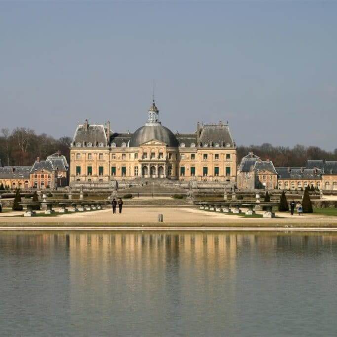 vaux le vicomte view from the garden
