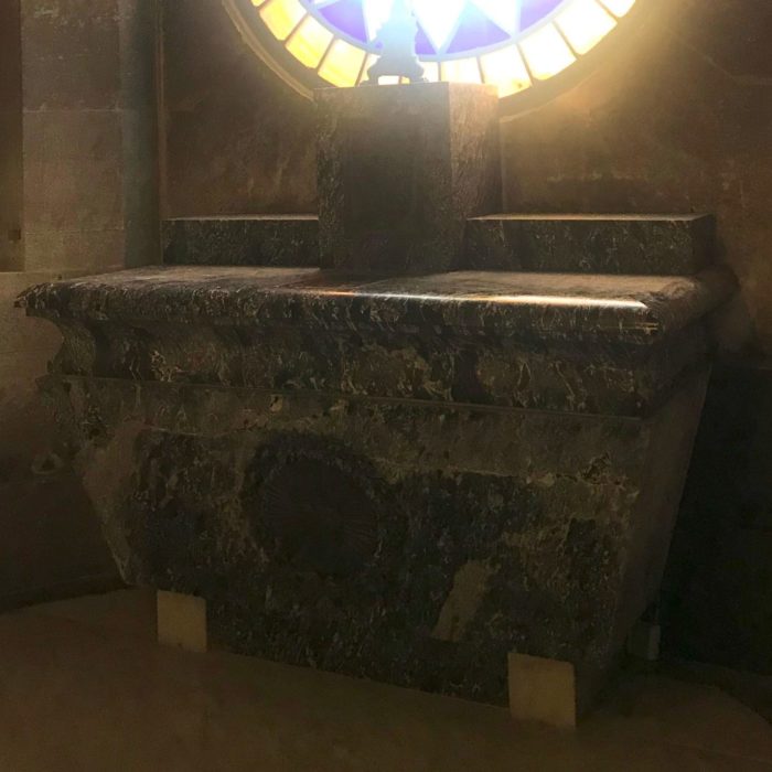 Louis XVI black marble grave