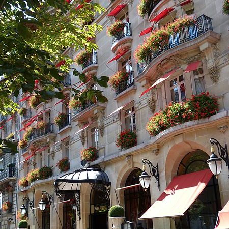 Avenue Montaigne hôtel Plaza Athénée