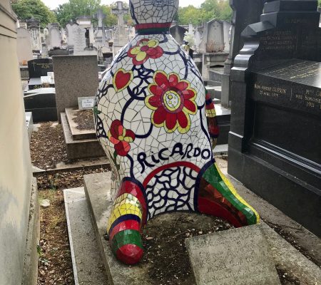 The cat by Niki de Saint Phalle Montparnasse cemetery