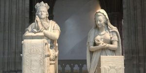 Marie Antoinette and Louis XVI statues